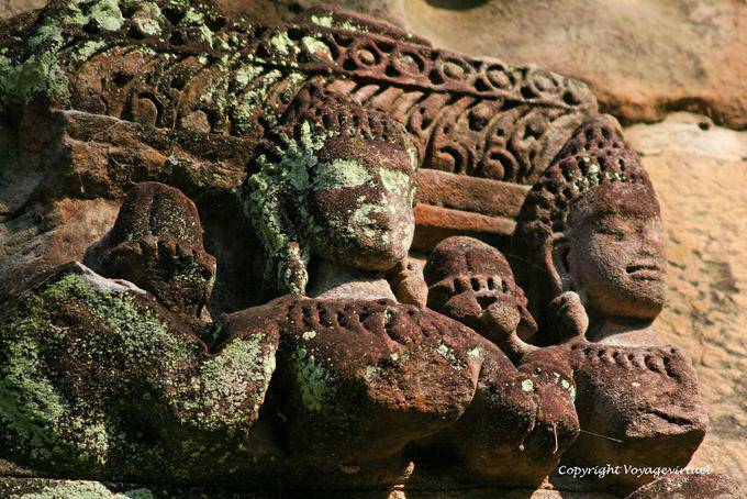 Centrarse en los pequeños bustos femeninos, Thommanon, Angkor, Camboya