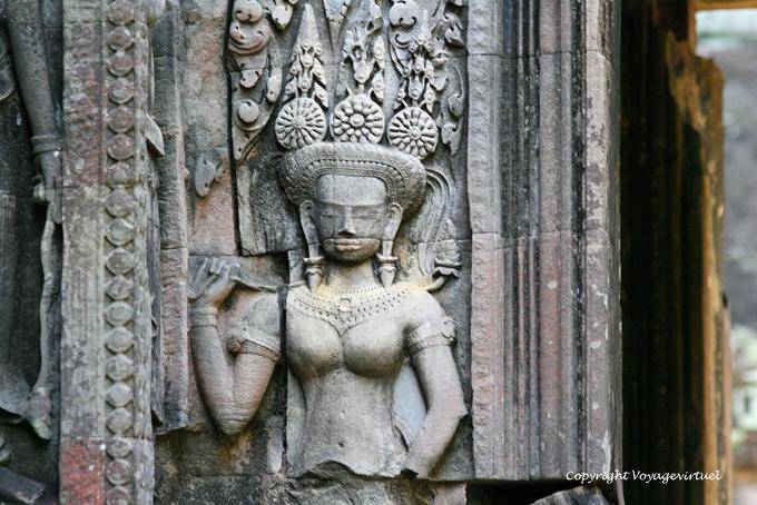 Devata a somtueuse gorra, Thommanon, Angkor, Camboya