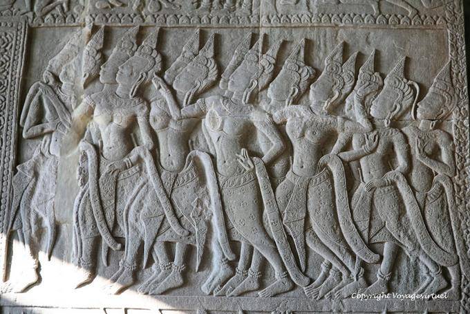Desfile de apsaras con campanas de tobillo, bajo relieve, Angkor Wat, Angkor, Camboya