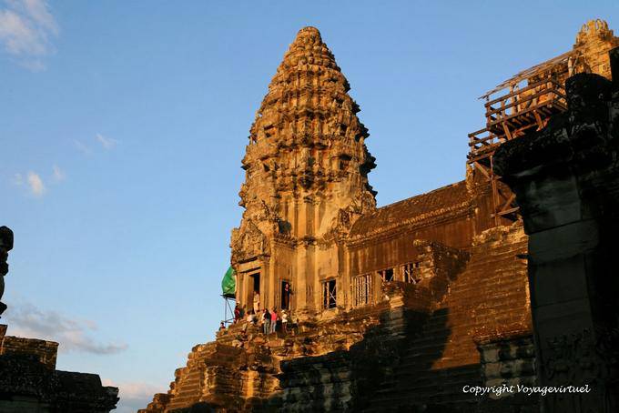 Una de las torres del santuario central en la puesta del sol, Angkor Wat, Angkor, Camboya