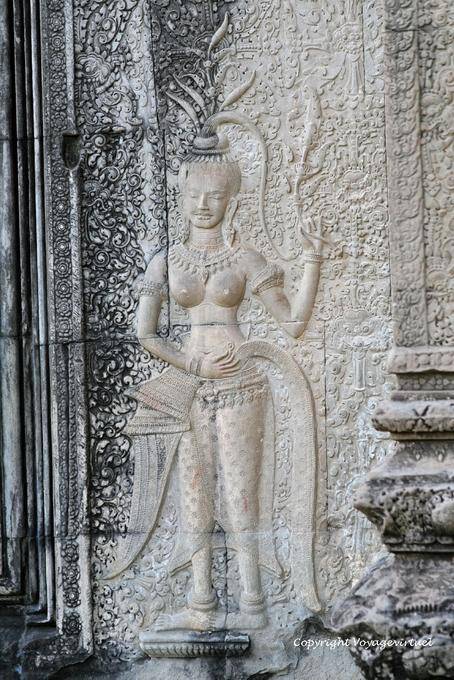 Tocar un apsara en topless para traer buena suerte, Angkor Wat, Angkor, Camboya