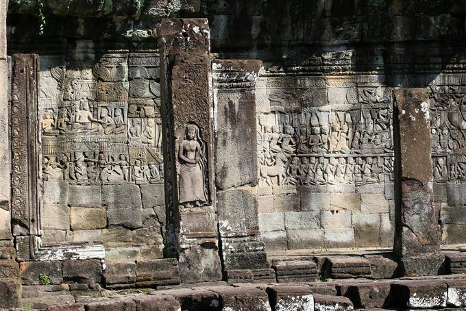Galería esculpidos bajorrelieves Bayon, Angkor Thom, Angkor, Camboya