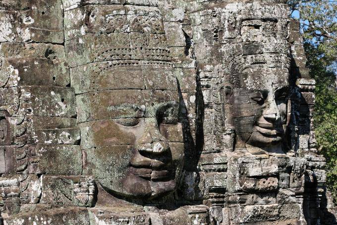 Uno de cincuenta vueltas con cuatro caras Bayon Angkor Thom, Angkor, Camboya
