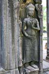 Devatas talladas en la sala de baile, Banteay Kdei, Camboya.