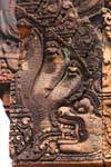 Los tres nagas en la desembocadura del kala, Banteay Srei, Camboya.