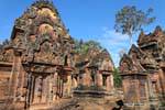 Un frontón de la biblioteca sur, Banteay Srei, Camboya.