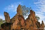 Tímpano de gopura Tribhuvanamahesvara, Banteay Srei, Camboya.