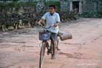 Ciclismo y antiguo Preah Khan, Camboya.