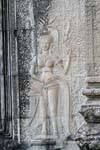 Tocar un apsara en topless para traer buena suerte, Angkor Wat, Camboya.