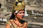 Chica en traje de Bayon Angkor Thom, Camboya.