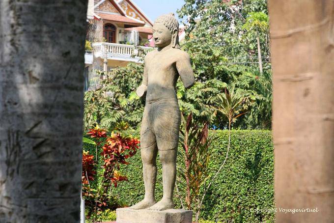 Estatua derecha de antebrazo que falta Garden Museum, Phnom Penh - Camboya