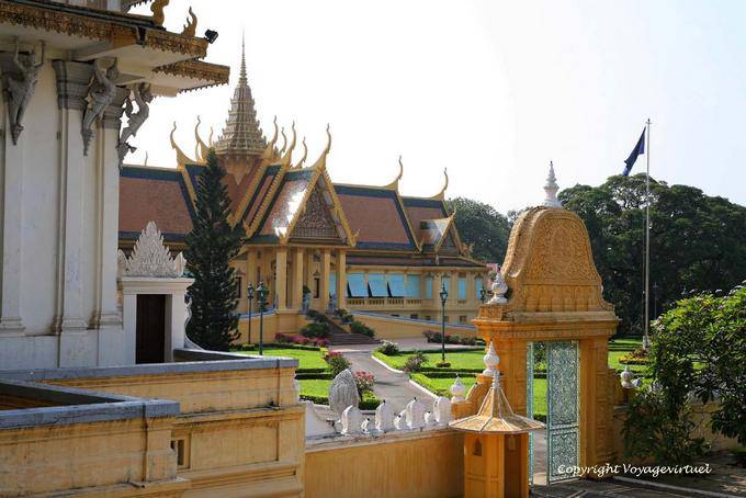 La entrada del Prasat Khemarin o placer en Khmer rey, Phnom Penh - Camboya