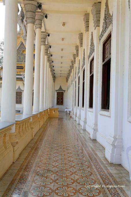 Galería y columnas del Palacio Real, Phnom Penh - Camboya