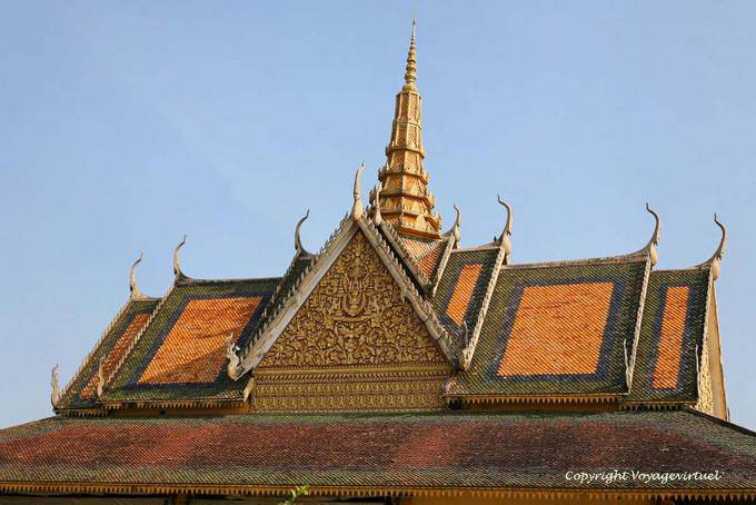 Los techos de la Pagoda de Plata (Wat Preah Kaev Morokot), Palacio Real de Phnom Penh - Camboya