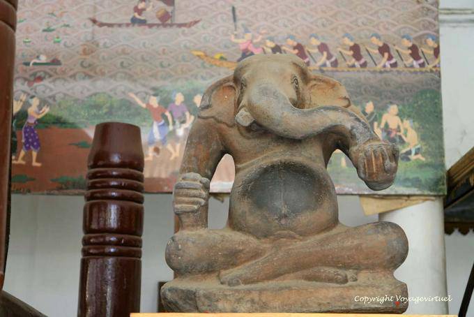 Ganesh sentado con tazón y rábano, Wat Preah Keo, Phnom Penh - Camboya