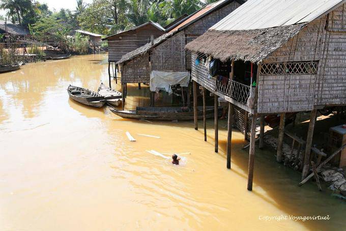 Nadar en el agua amarilla, Siem Reap - Camboya