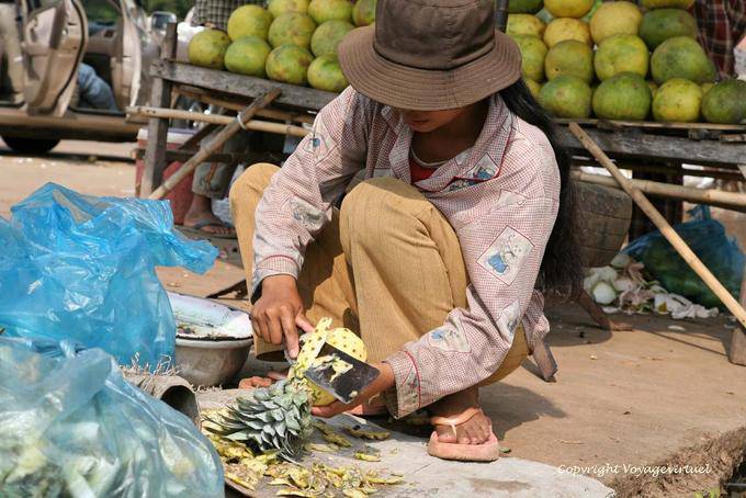 Peeling mercado de la piña Skun - Camboya