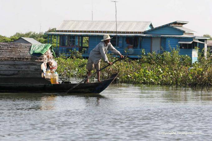 Gesto de la remera, el lago Tonle Sap - Camboya