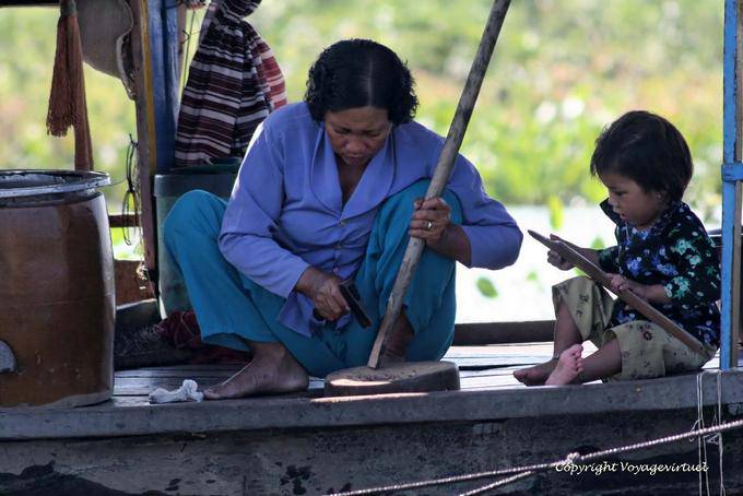 Tamaño de los picos de la familia, el lago Tonle Sap - Camboya