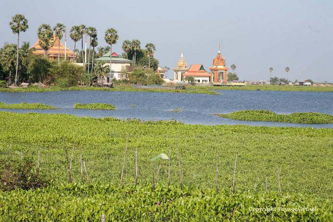 Templos en las orillas del lago Tonle Sap - Camboya