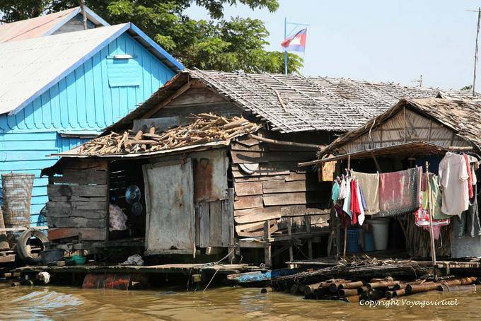 Muchas personas viven en la miseria, Tonle Sap - Camboya