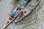 Barcos de madera típicos, Phumi Chhlong, Camboya.