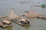 Balsas de pesca neta rockero Phumi Chhlong, Camboya.