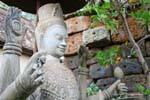 Torso y las manos de Vishnu, forma amigable de Shiva, Wat Nokor, Kampong Cham, Camboya.