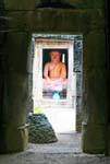 Buda moderno en el templo pre-Angkor Wat Nokor, Kampong Cham, Camboya.