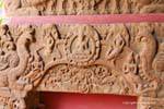 Fragmento de un estilo Sambor dintel Prei Kuk Museo en Phnom Penh, Camboya.