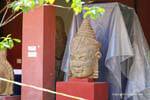 Cabeza de piedra de época Khmer Museo Phnom Penh, Camboya.