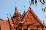 Los techos tallados del Museo Nacional de Phnom Penh, Camboya.