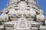 Detalle de esculturas en una estupa real, Wat Preah Keo, Phnom Penh, Camboya.