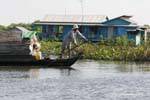 Gesto de la remera, el lago Tonle Sap, Camboya.