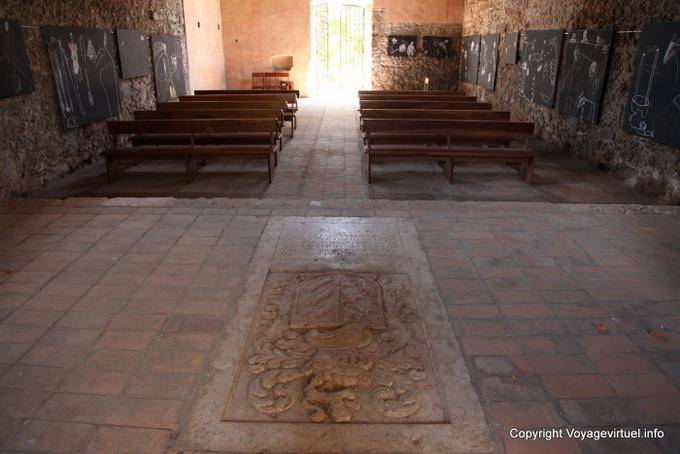 Santiago, Cidade Velha Igreja Sao Francisco Convento, una lápida - Cabo Verde