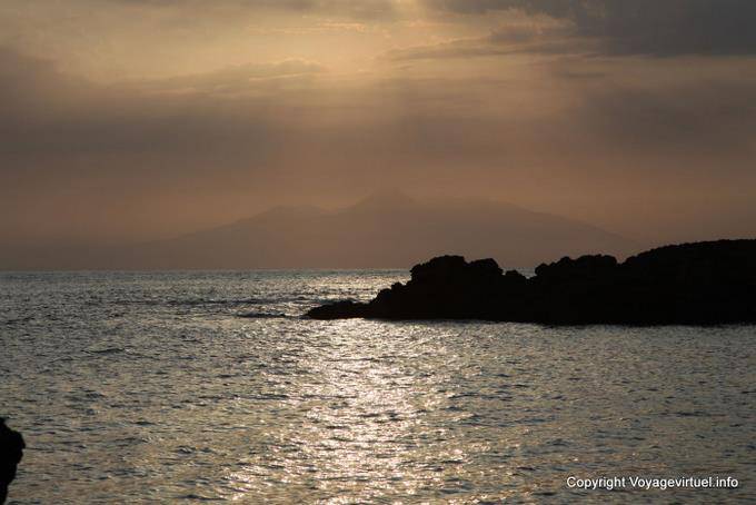 Santiago, Puerto Gouveia, puesta de sol en Fogo - Cabo Verde