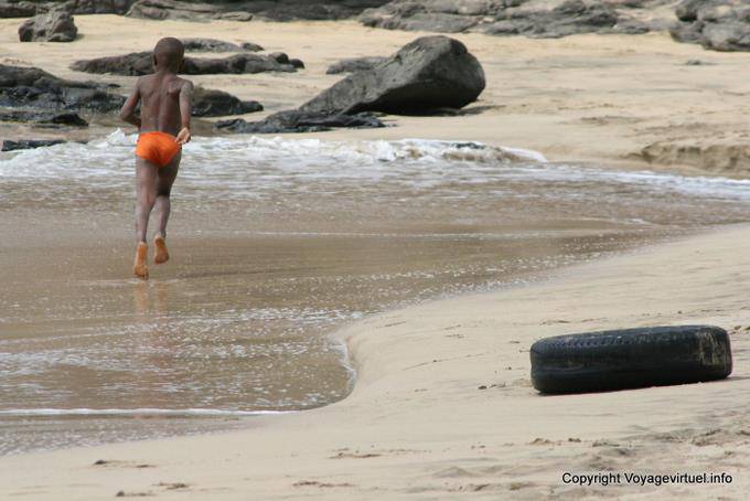 Santiago, Tarrafal, corriendo en la playa - Cabo Verde