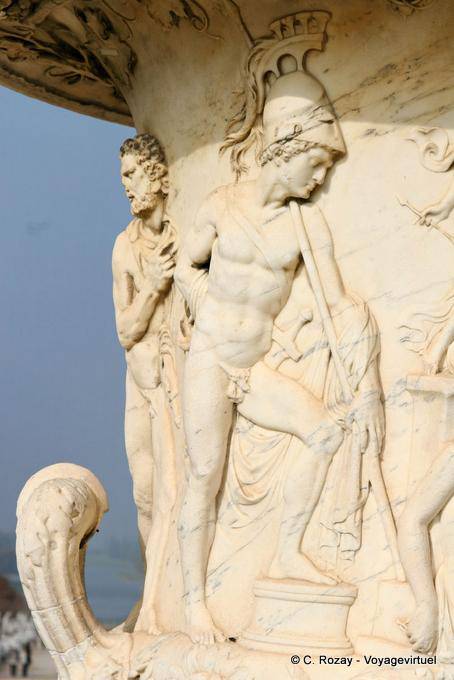 Talla de un sol florero, Versalles