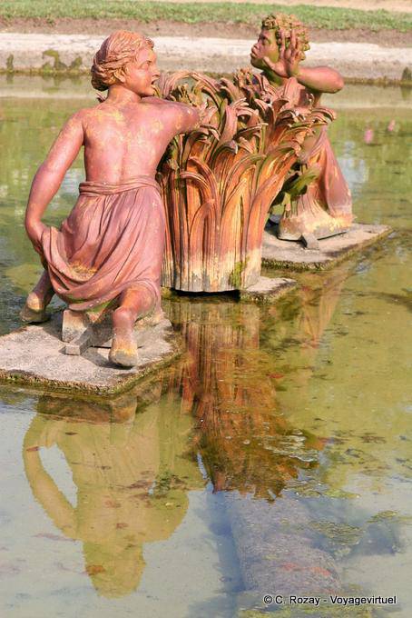 Llora en la fuente, Versalles