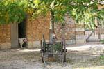 Perro, el gallo y el carro en la Aldea de la Reina, Versalles