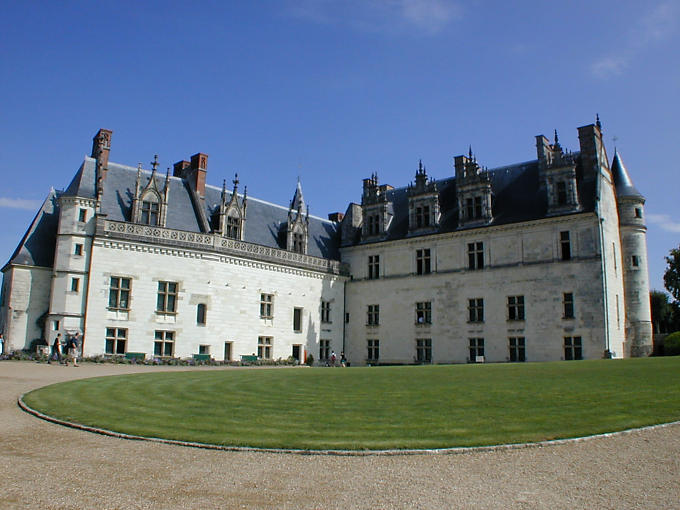 Fachadas de Château d'Amboise, jardín, Francia.
