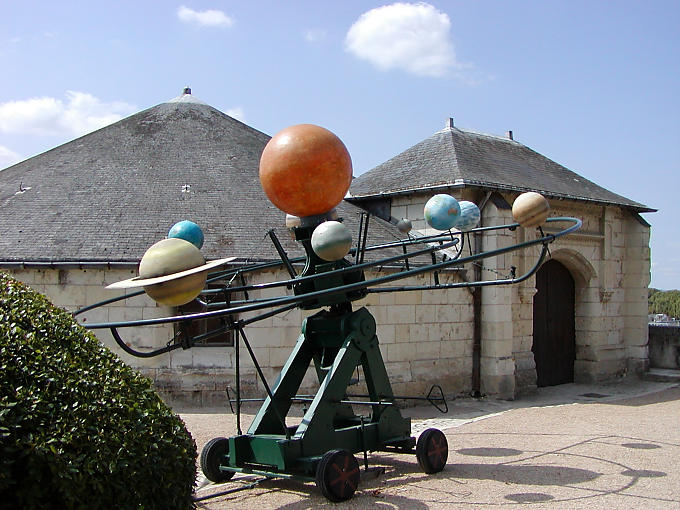 El sistema solar, diseñado por Leonardo Da Vinci, Clos Luce, Amboise, Francia.