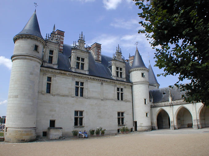 En la corte Logis Royal, Château d'Amboise, Francia.