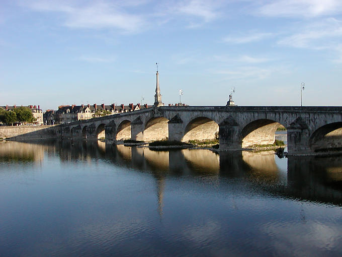 Blois, Pont Jacques Gabriel, Francia.