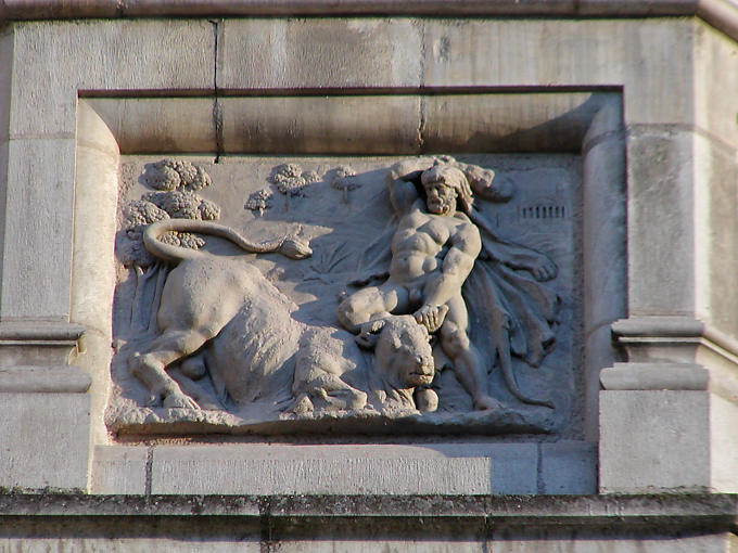 Trabajos de Hércules, Hércules y el Toro de Creta, Blois, Francia.