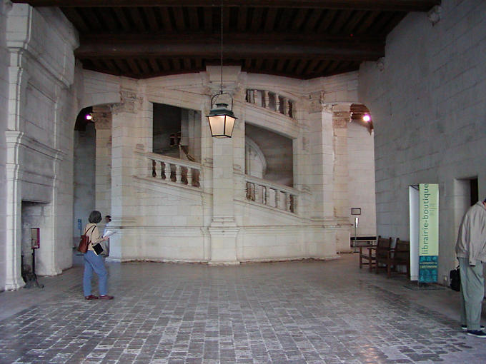 Opinión de la escalera Chambord diseñado por Leonardo da Vinci, Francia.
