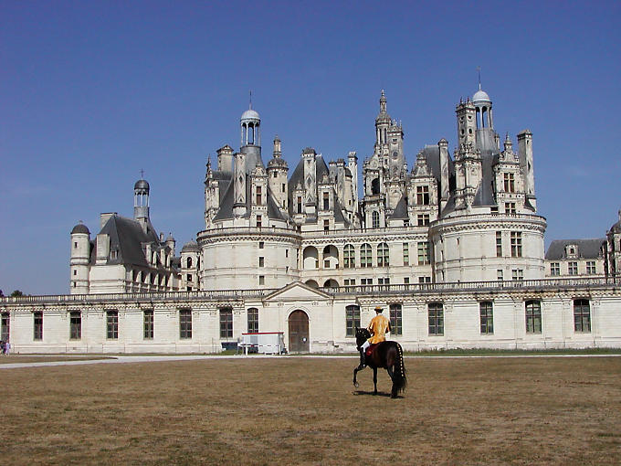 Cavalier en el patio, Castillo de Chambord, Francia.