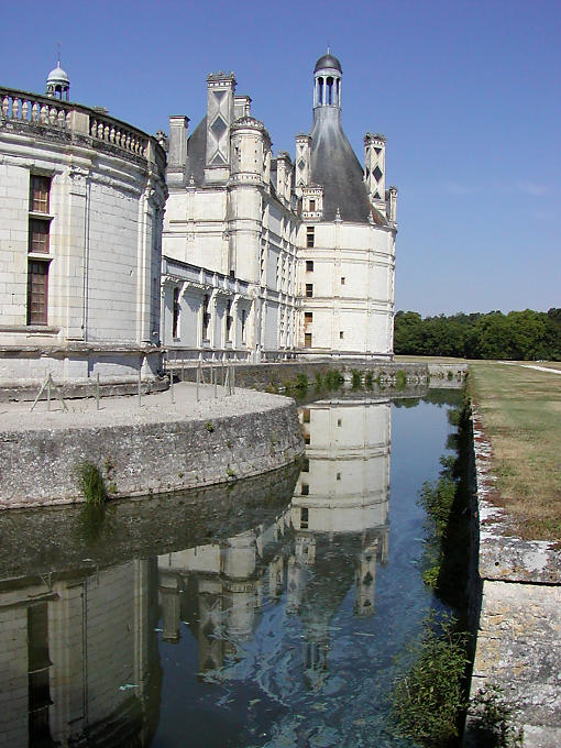 Reflexión en el foso, Chambord, Francia.