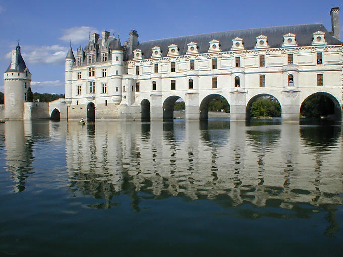 Paseo en barco por el Cher, castillo de Chenonceau, Francia.