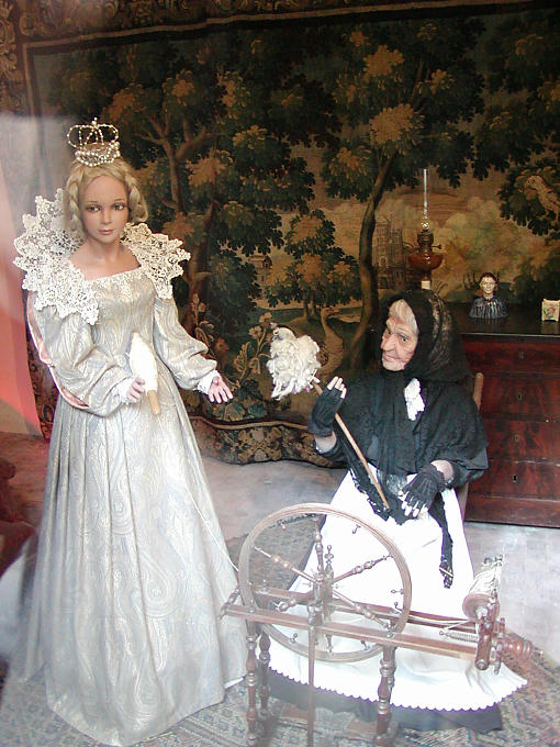 Belle le pique la rueda que gira y se quedan dormidos cien años Castillo de Ussé, Francia.